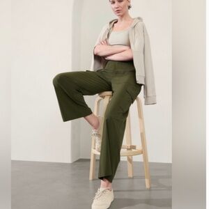 Athleta Brooklyn Heights Highrise Cargo Straightleg Pants Size 10 Aspen Olive